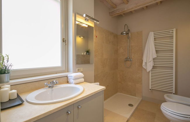 Plush Holiday Home in Cortona with Hot Tub - Photo 36