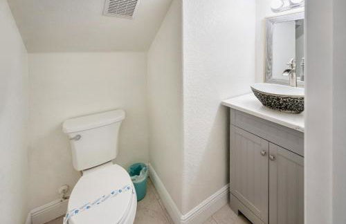 Spacious 4BR Home Perfect for Families - Foto 23