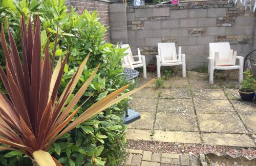 The Seagulls 3 Bedroom House with Parking Weymouth - Photo 13