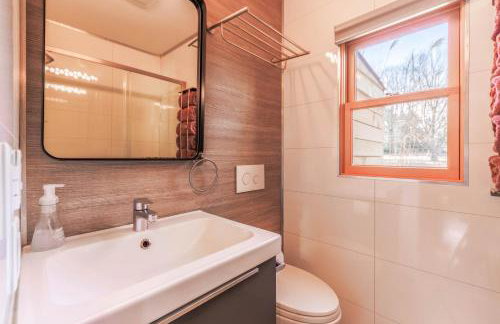 Hear the waves of Lake MI from Hot Tub - Dog Friendly - Foto 8