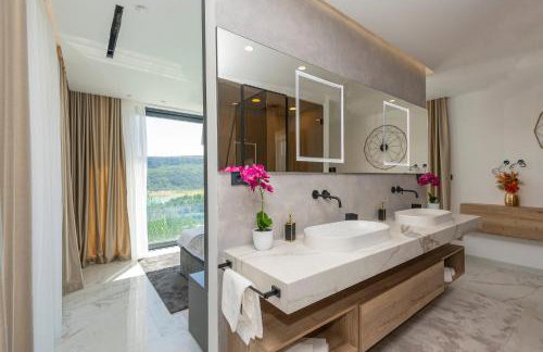 Luxury Lake-View Villa Karmen with Heated Pool, Private Spa & Sunset Terrace - Foto 27