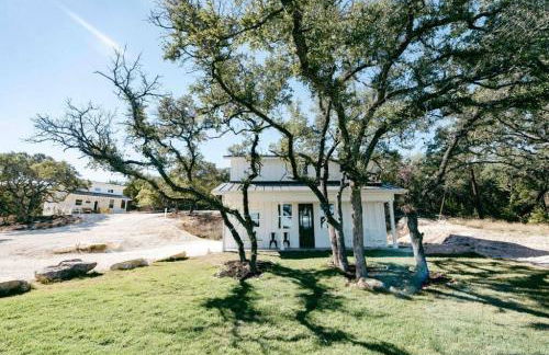 The Roost Farmhaus on 20 acres, hill country view, firepit, swimming hole - Photo 15