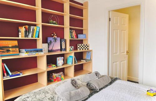 Lovely 4-bed home sleeps 8 Nr Bolton Stadium & M61 - Photo 35