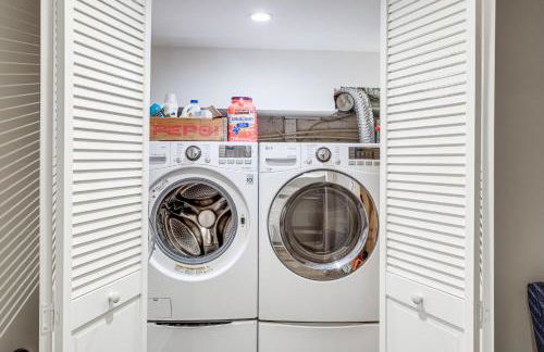 Walkable Location Modern DC Apt with Yard Access! - Foto 19