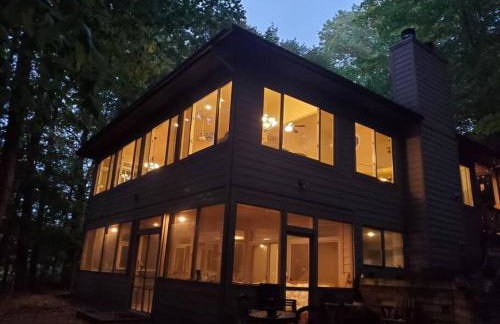 Woodshores Retreat - cozy retreat, hot tub, Lk MI - Photo 38