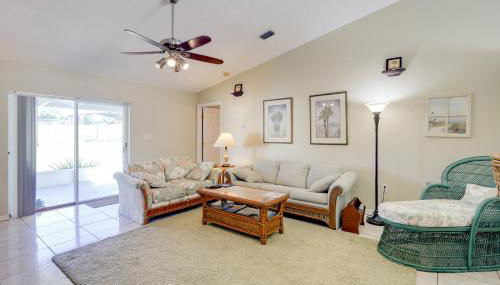 Bright Titusville Retreat with Lanai - WFH Friendly! - Foto 3