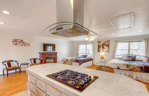 Spacious Group Retreat with Game Room in Marshall! - Foto 35