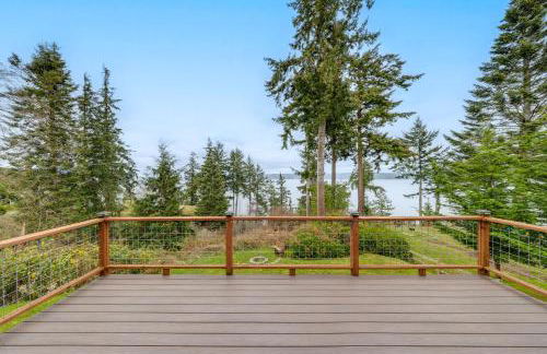Water Views Whidbey Island Hideaway with Deck - Foto 2