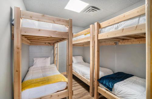 Bowling Alley! Expansive Group Getaway in Lewiston - Foto 40