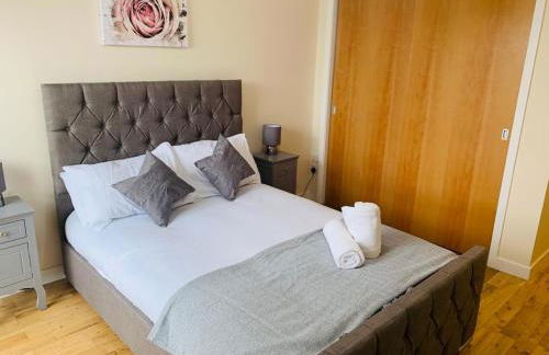 Modern 2 Bed Apartment, Close to Gla Airport & M8 - Foto 9