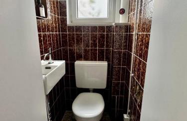 Westside Apartment - Photo 9