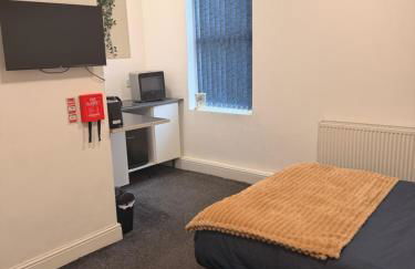 studio apartment with small kitchen and bathroom - Foto 11