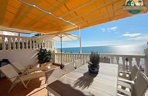 Seafront Townhouse with Stunning Mediterranean Views, community pool - Foto 33