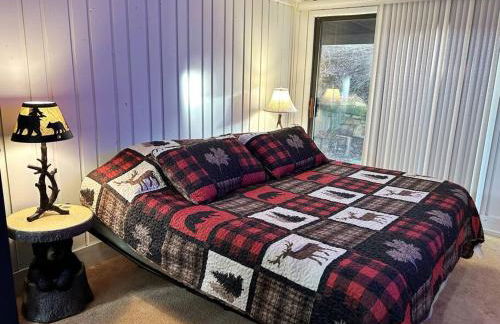 Cozy Indian Lake Chalet on Golf Course with Arcade/Gameroom - Foto 33