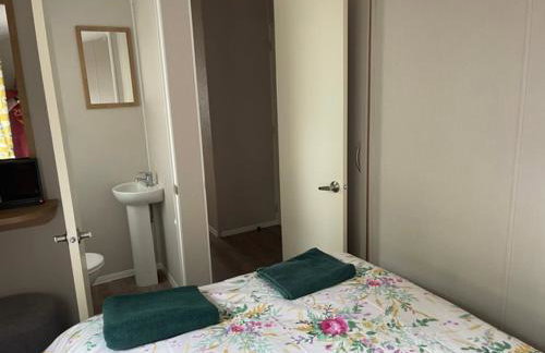 Stylish large static caravan gold rated 3BR Slp 8 Thorness Bay - Foto 17