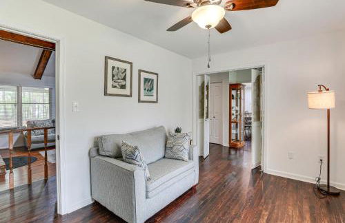 Patio and Pool Table Lake Marion Getaway - Foto 15