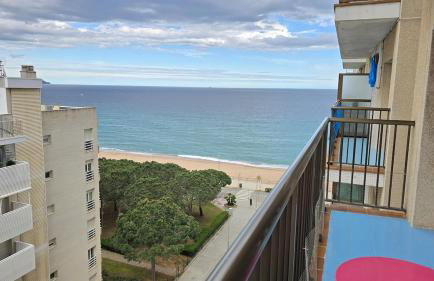Bright Apartment with Two Balconies and a Seaside Pool - Foto 28