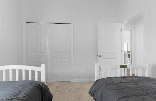 Cozy Family Stay- Queen-Double-Twins Bed- Full Kitchen-Netflix-Golf Cart-WiFi - Photo 18