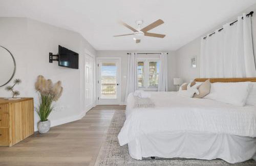 Elegant Updated Oceanfront Home with Pool & Hot Tub - Photo 69