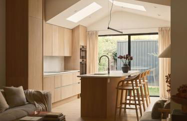 Elegant 4-Bed Townhouse Private Garden Parking - Foto 6