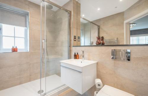 Large Comfortable & Private Home in Fetcham - Pass the Keys - Foto 22