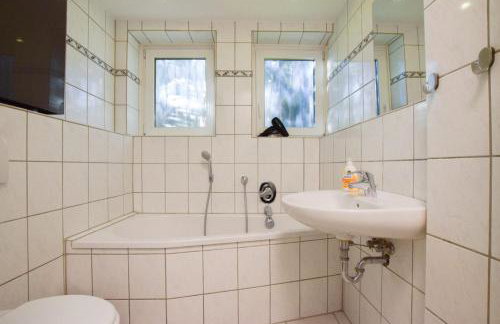 Tolstov Apartments - 1 , 3 and 4 Room Apartments - 20 min Messe DUS & Airport DUS - Foto 36