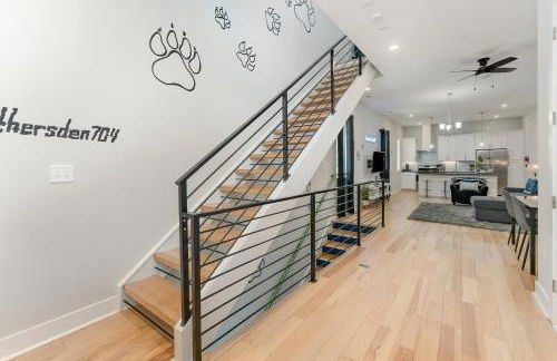 Queen City's Den Uptown - Photo 6