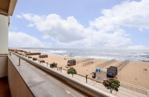 Beach Front Apartment Av dos Banhos - Foto 1