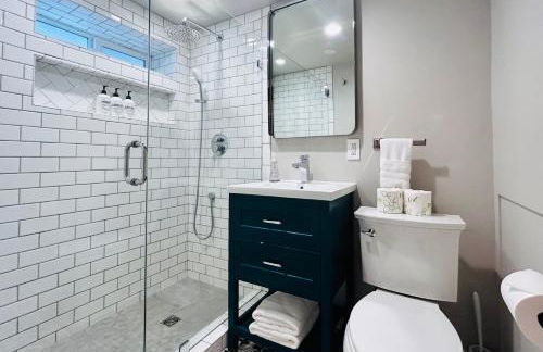 Celebration Chalet! Quant, cozy, a few blocks from BSU and close to downtown Boise, Fireplace, 4 beds, and seating for 6 Pets Welcome! - Photo 21