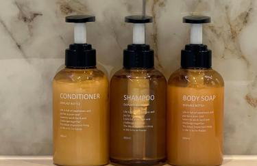 The Place with king beds, Ensuite Bathrooms, Close to Airport and Free Parking - Foto 10