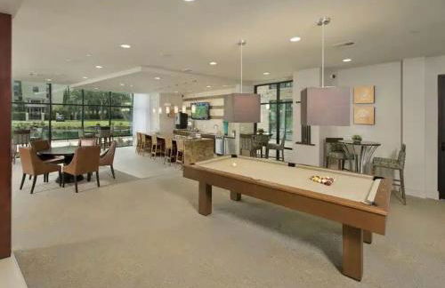 Galleria King Luxury Suite - Walk to Mall - Pool View - Foto 3