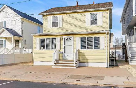 Seaside Getaway! 3 Blocks to Beach with Washer-Dryer - Foto 4