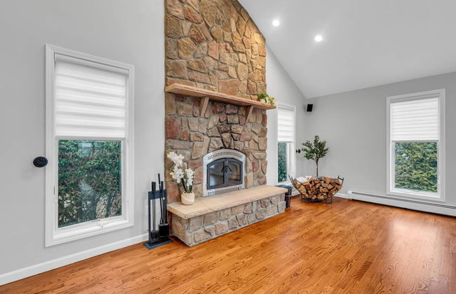 Cozy Private Home W Fireplace Outdoor Kitchen - Photo 41