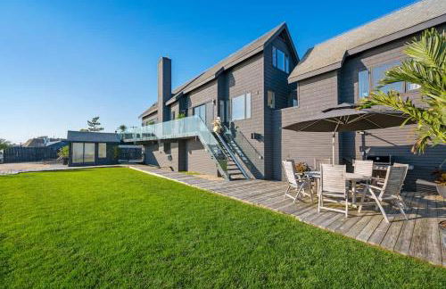 Black Swan- Beachfront Home with Year-Round Jacuzzi - Foto 6