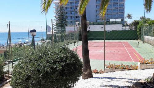 Front beach and swimmingpool in Benalmadena Costa - Photo 2