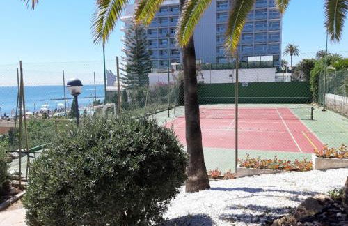 Front beach and swimmingpool in Benalmadena Costa - Photo 2