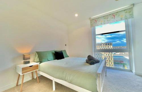 Modern High-Rise Flat in Media City! 2 Beds, 2 Baths - Foto 12