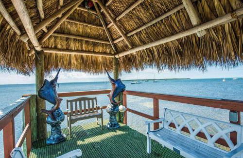 LIC Mgr - LUXURIOUS 2 BED 3 BATH PENTHOUSE SUITE - PANORAMIC OCEAN VIEWS! INDOOR PICKLEBALL - SPEAKEASY! - Foto 49