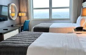 Breathtaking Direct Bay Views 2 bedroom condo with parking - Foto 14