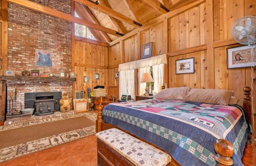 Rustic Knotty Pine - Minutes to the Water! - Photo 18