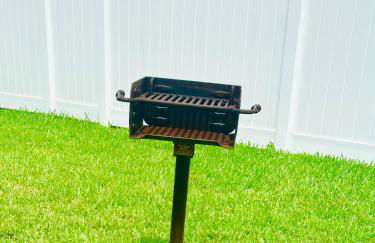 Family Home, Near Disney-Private pool, Spacious 3BR Retreat - Photo 30