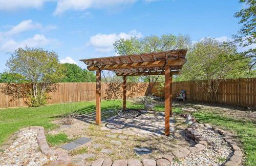 Wellness Oasis 5BR W Pool + Huge Yard + Fire Pit - Foto 2