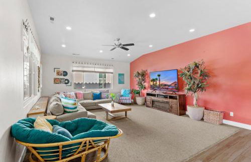 PV 110 Themed Rooms, PS4, Ping Pong, Pack n` Play, Electric Fire Place, Games, and More - Photo 4