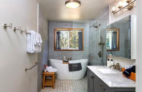 The Haven -In Town, NEWLY remodeled, Private, Stocked - Foto 9