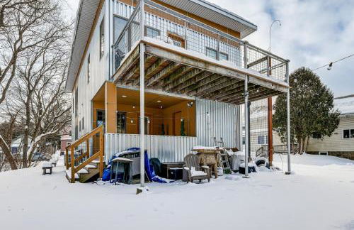 Couples Retreat Near UVM! Unique Studio with Deck - Foto 21