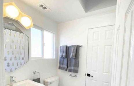 Crown Point Home w/ Cowboy Pool 2 Blocks to Bay - Foto 17