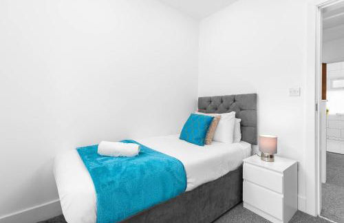 5 Bedroom House - 10 Guests - Multiple off Street Parking - Garden - Smart TV - WIFI - Contractors - Families - Groups - Top Rated - 98Q - Photo 58