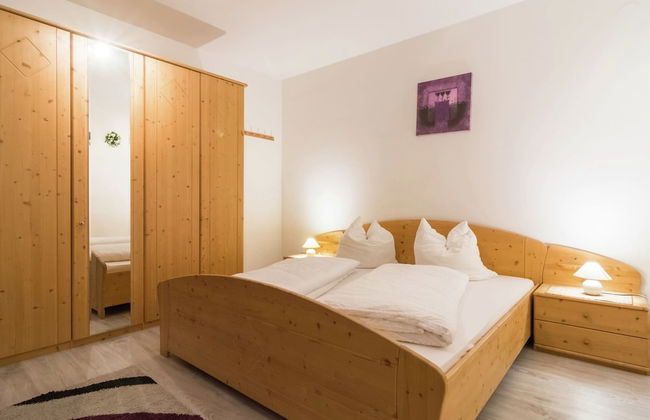 Holiday Home in Rennweg Near Ski Slopes - Photo 3