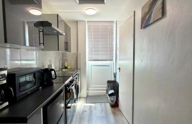 Modern Studio with Free Parking Near City Airport and ExCeL - Foto 8