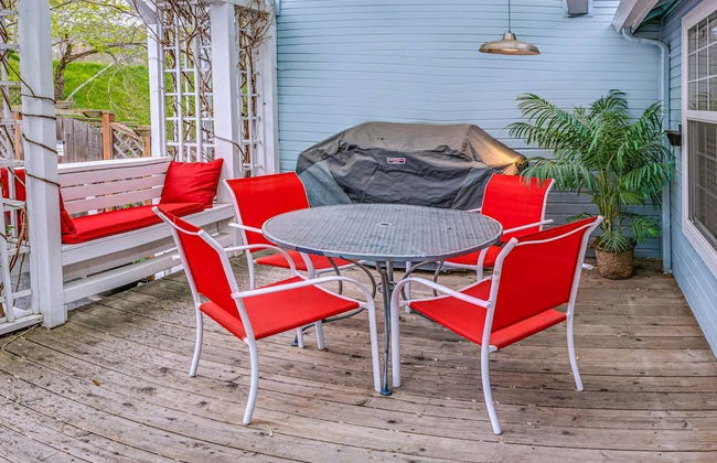 Oak Hideaway Cottage- 1.5 Blocks to OSF - Photo 9